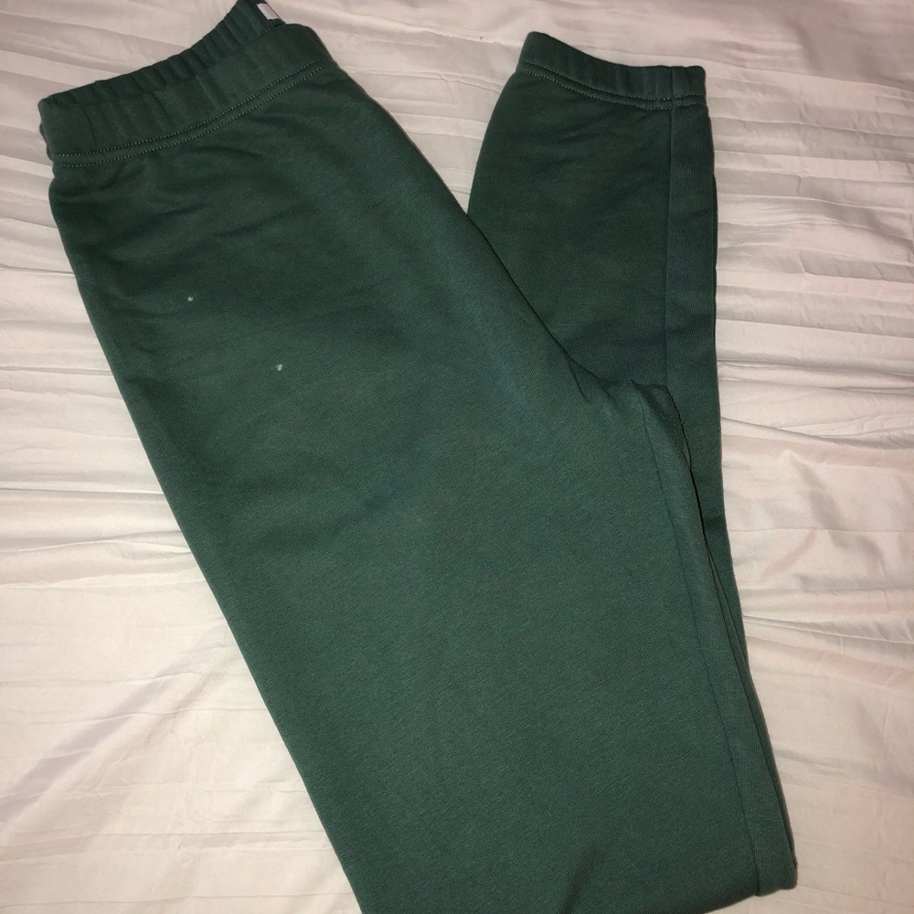 ARITZIA SWEATPANTS